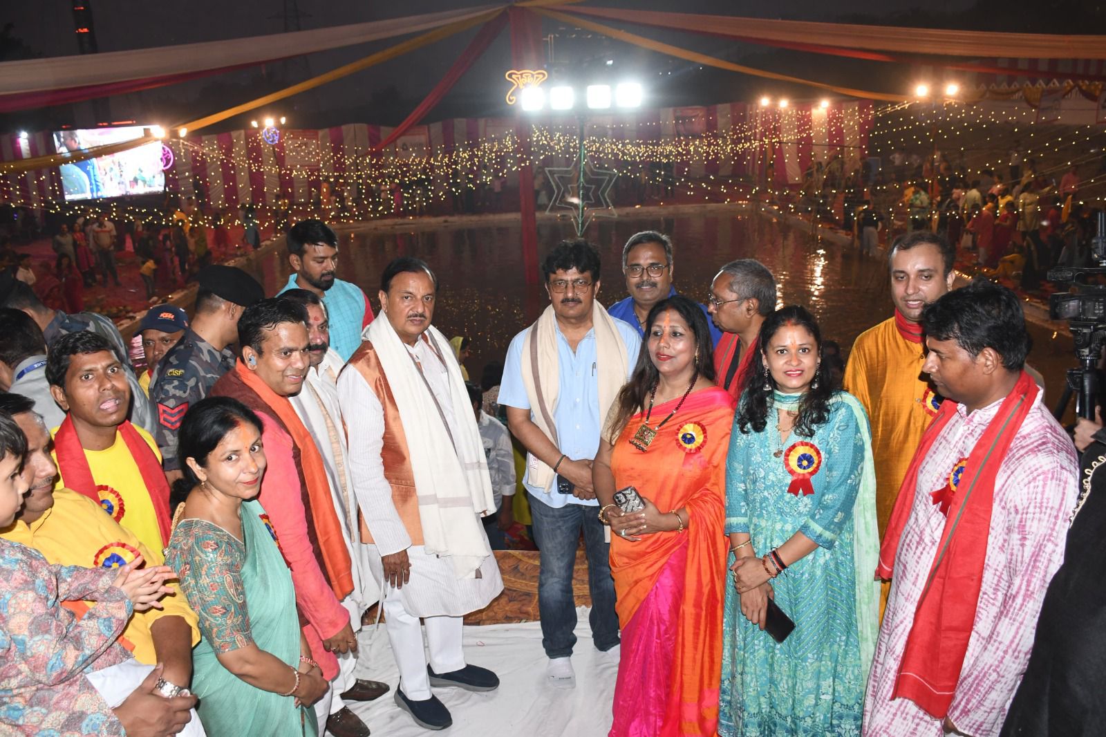 महा छठ पूजा के पावन पर्व पर डा. महेश शर्मा ने दी क्षेत्रवासियों को छठ पूजा की शुभकामनाए