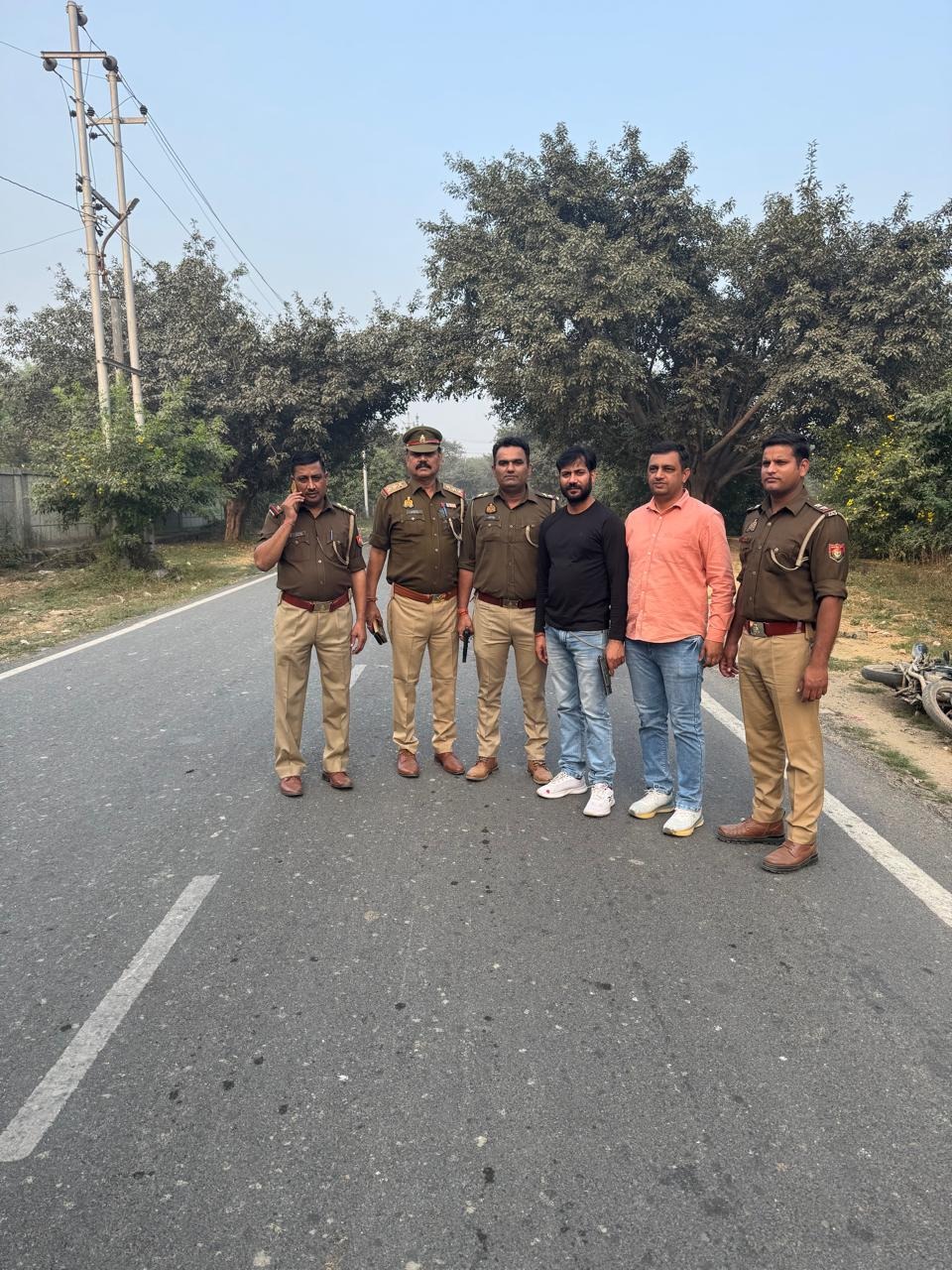 घर में घुसकर चोरी करने वाले आरोपी पुलिस मुठभेड़ में घायल