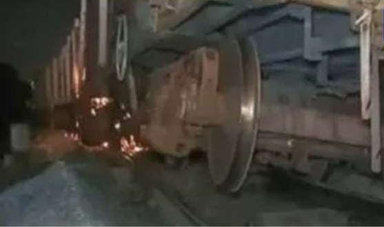 बिहार में ट्रेन हादसा, दिल्ली दरभंगा एक्सप्रेस की बोगी पटरी से उतरी