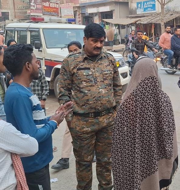 कांटी के व्यस्त इलाके में दिनदहाड़े महिला से 15 हजार की छिनतई, पुलिस जांच में जुटी