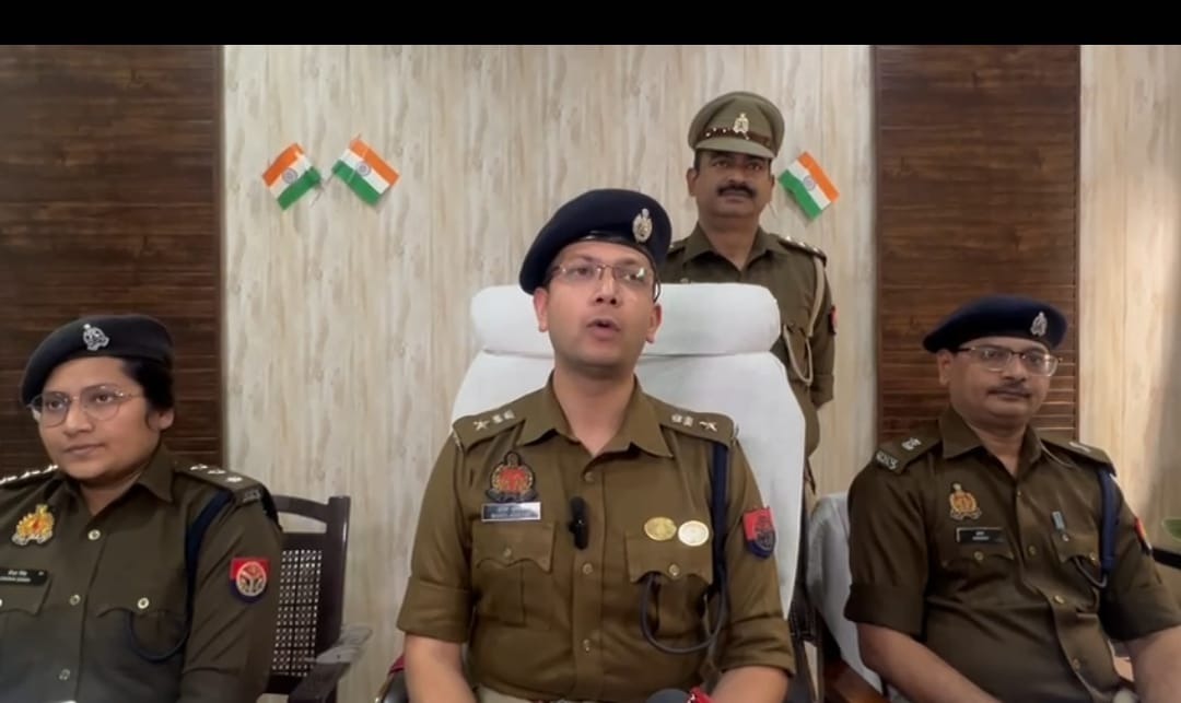 नोएडा पुलिस ने फर्जी पासपोर्ट बनाकर विदेश भेजने वाले गिरोह का किया पर्दाफाश