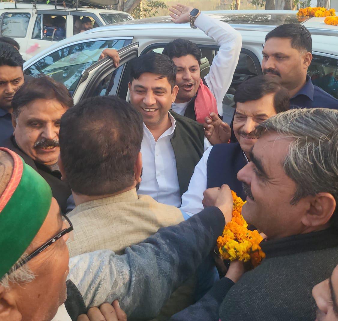 बिजनौर पहुँचे शिवपाल सिंह यादव का सपा कार्यकर्ताओ ने किया जोरदार स्वागत