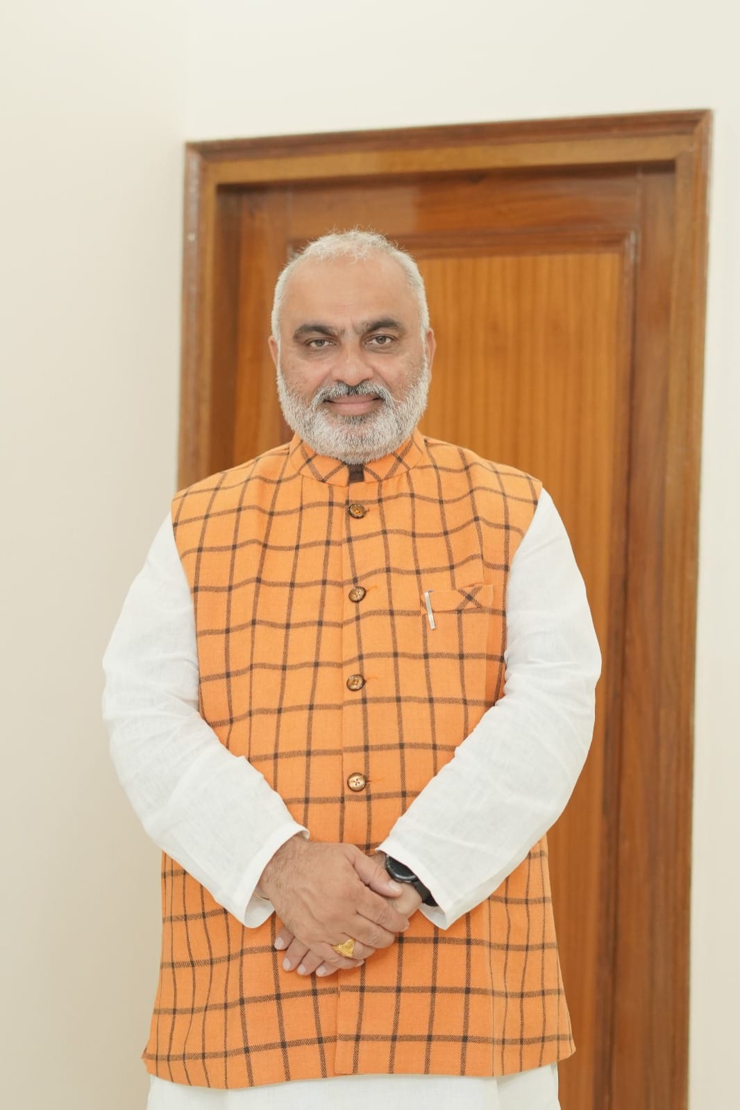 आमजन की समस्याओं का त्वरित समाधान करें अधिकारी व कर्मचारी : विधायक जगमोहन आनंद