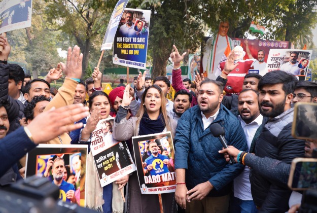हम लोग राहुल गांधी पर हुई एफआईआर की निंदा करते है : अक्षय लाकरा