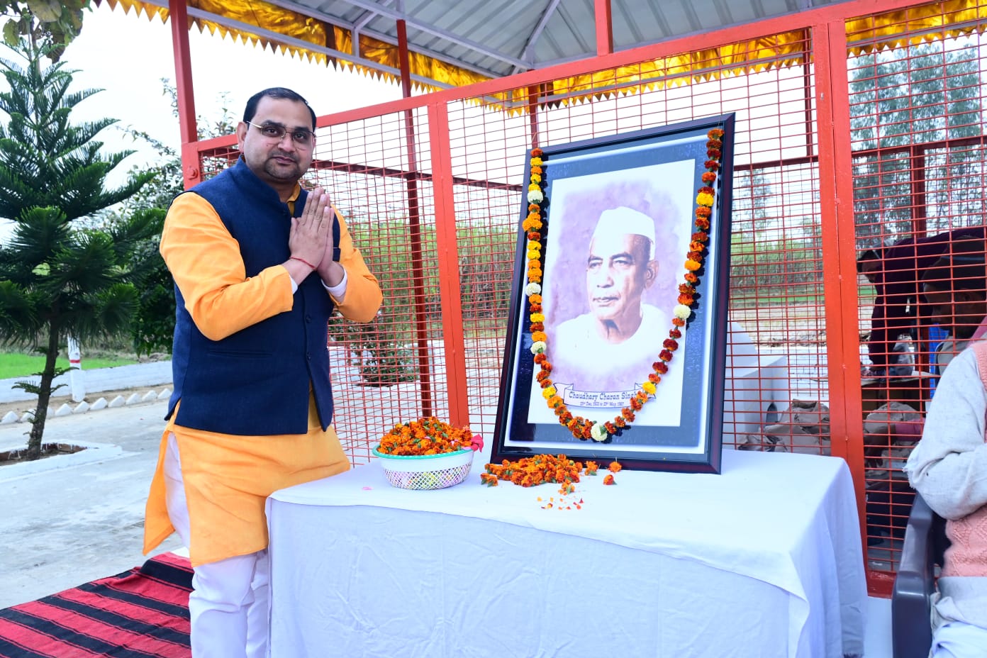 कुम्हैड़ा ग्राम देवता प्रांगण में चौधरी चरण सिंह के जन्मदिवस पर कार्यक्रम आयोजित किया गया।