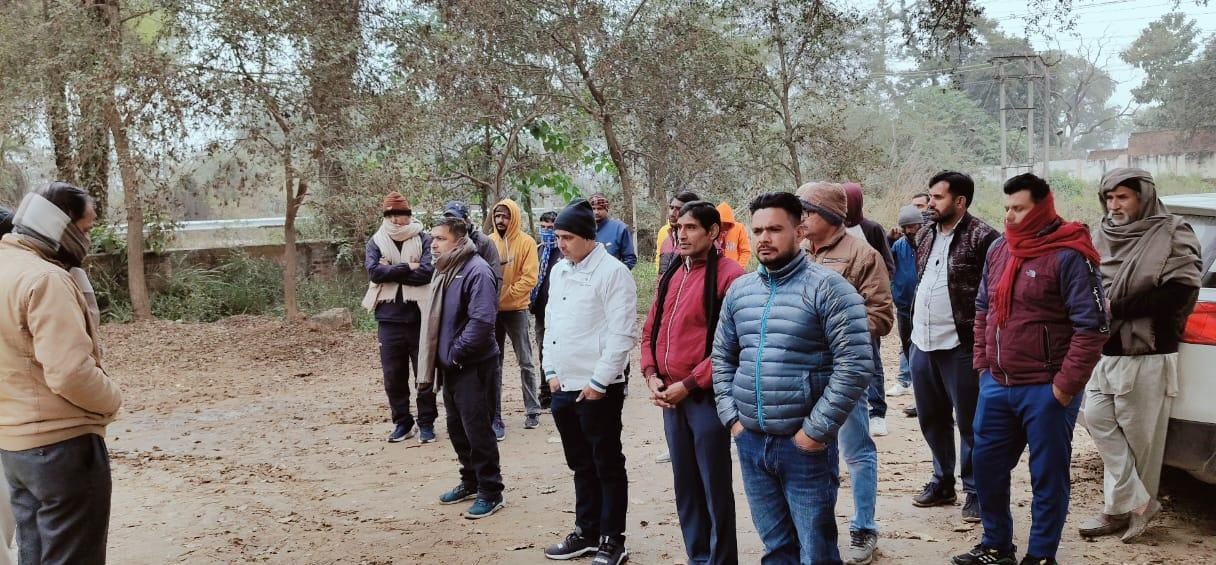 बिजली को निजी हाथों में देने का विरोध किया 
