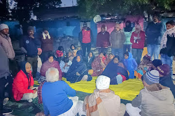आईआईटी कानपुर की नाक के नीचे एक समुदाय खुले में शौच जाने को मजबूर ! 
