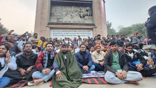 गांधी मैदान में आमरण अनशन पर बैठे प्रशांत किशोर