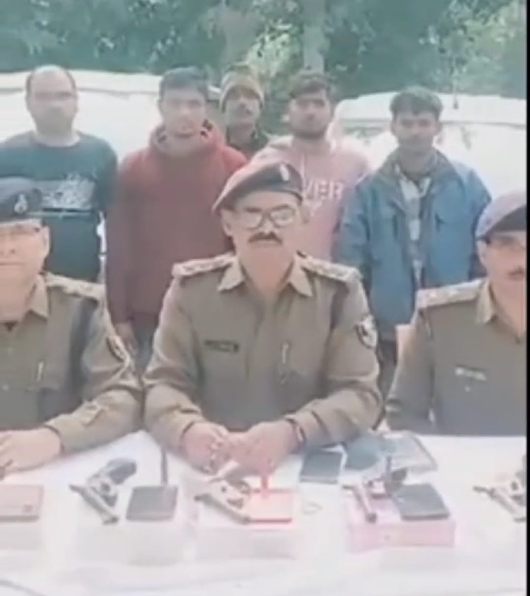 6 देसी कट्टा व कारतूस के साथ सात अपराधी गिरफ्तार