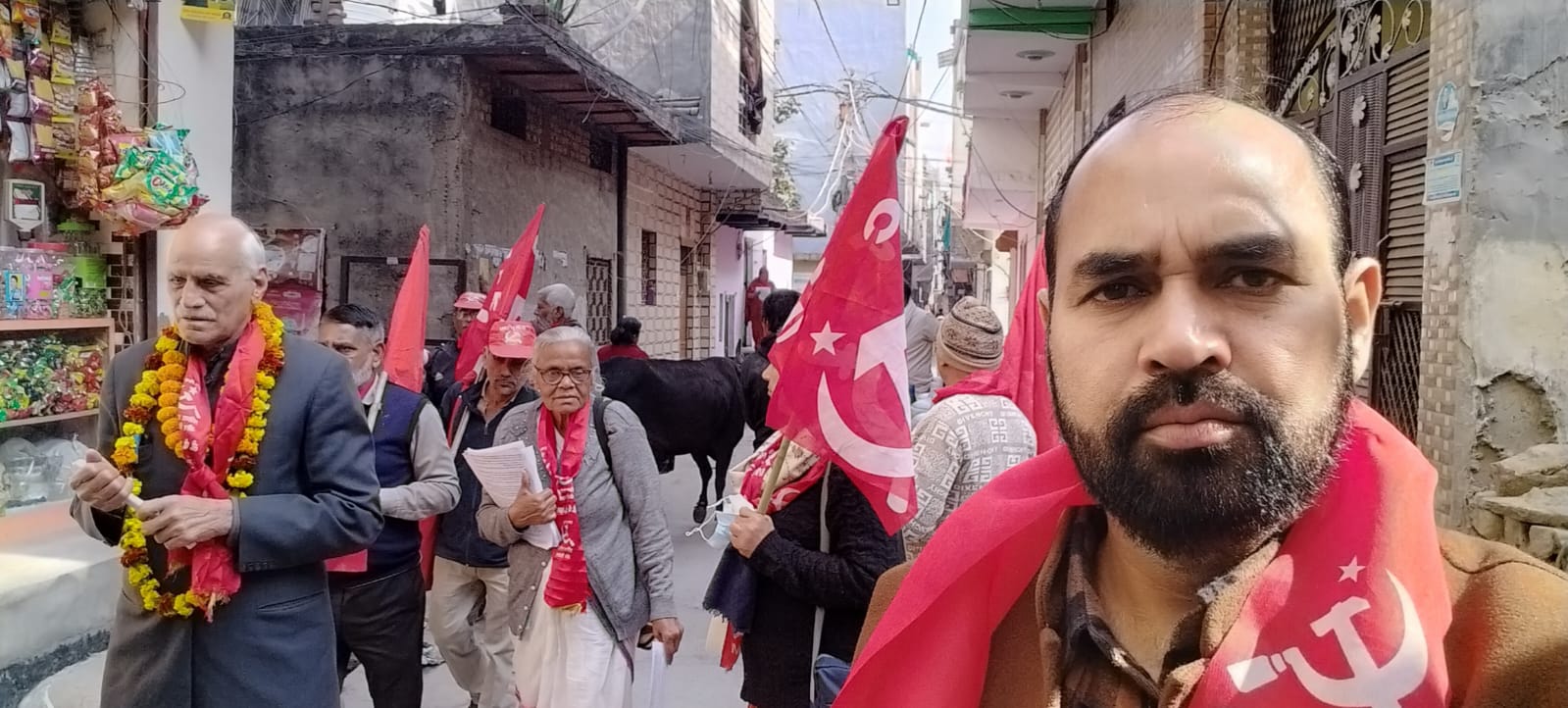 बदरपुर विधानसभा क्षेत्र में माकपा प्रत्याशी जगदीश चंद के नेतृत्व में सीपीआई (एम) कार्यकर्ताओं ने किया जनसंपर्क