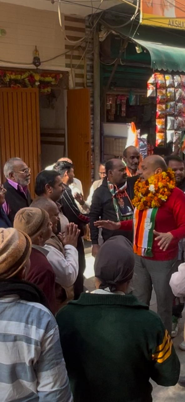 मोहन गार्डन में कांग्रेस मुकेश शर्मा का सार्वजनिक सेवाओं के विकास पर ध्यान