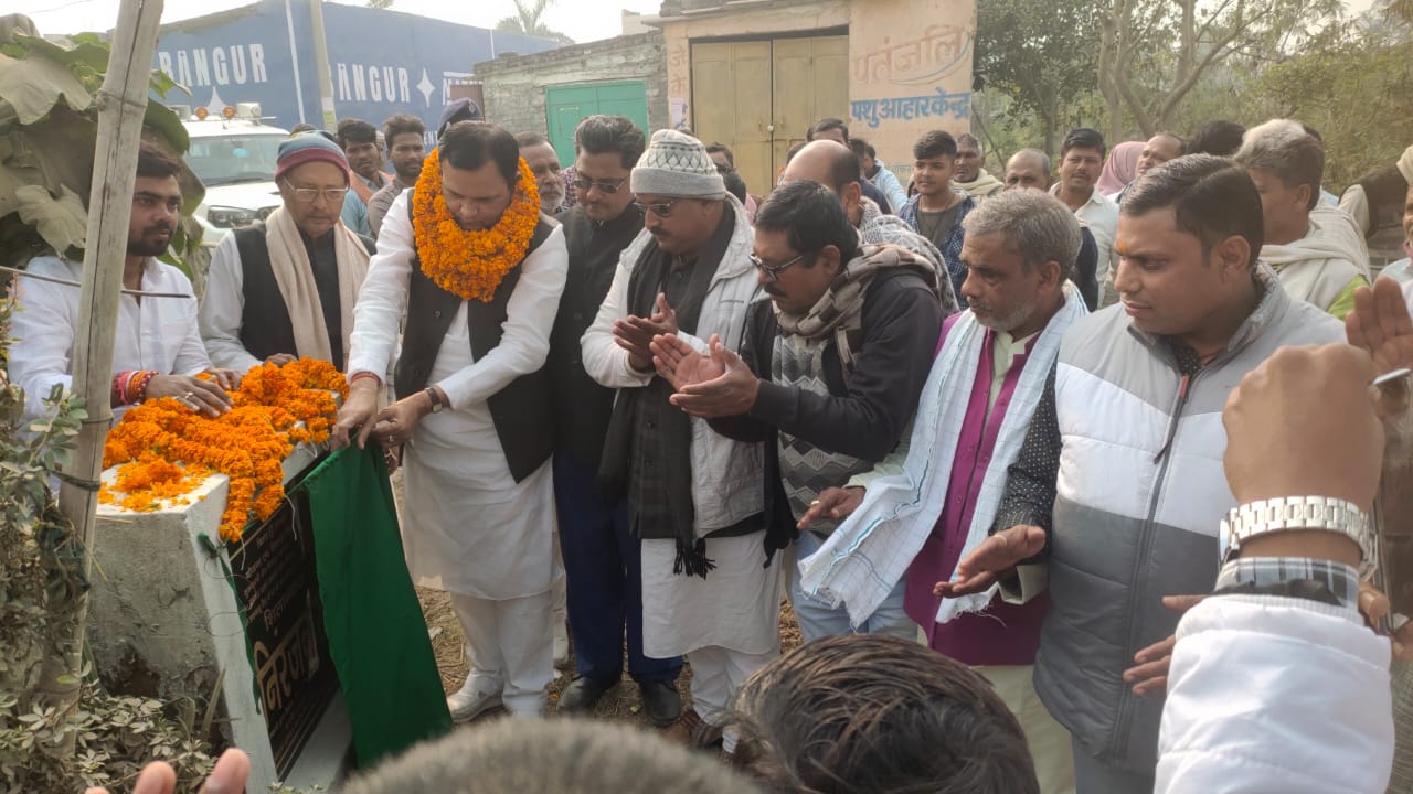 मुख्यमंत्री क्षेत्र विकास योजना के तहत सड़क निर्माण कार्य का शिलान्यास