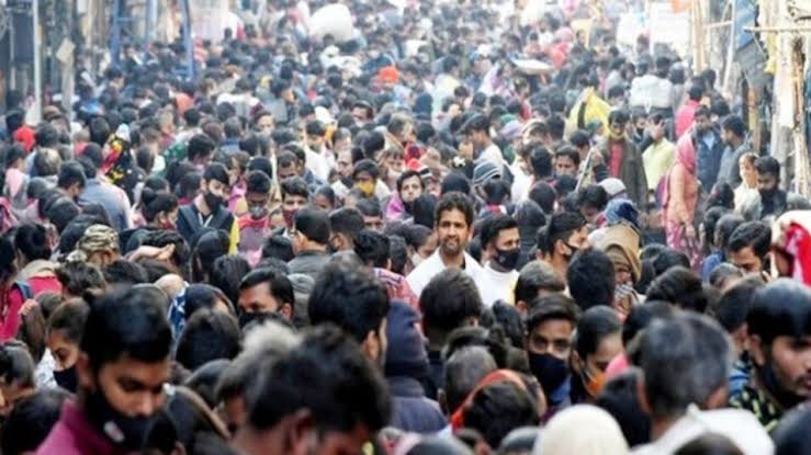 भारत की घटती प्रजनन दर एक चुनौती या अवसर