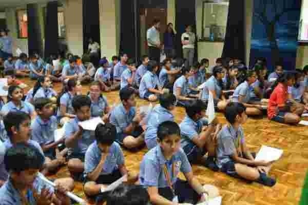 घटते छात्र, बढ़ते स्कूल: क्या शिक्षा नहीं अनुकूल?