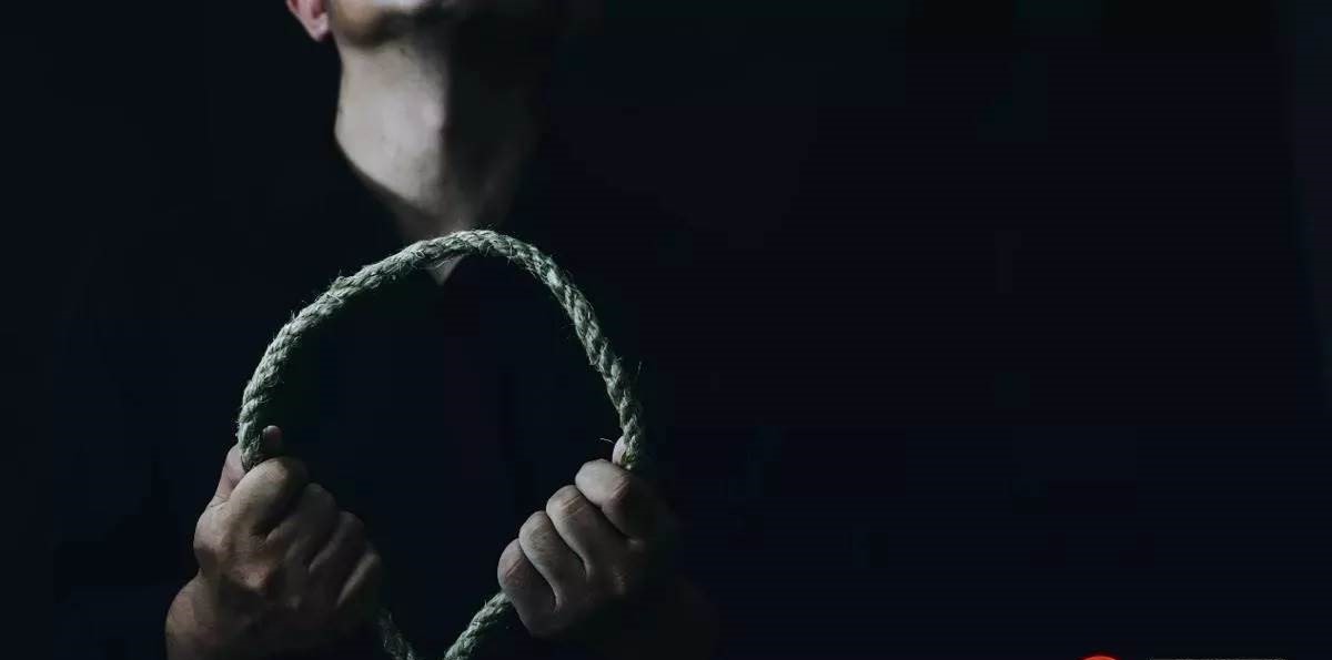  गंभीर चिंता का विषय: आत्महत्या करते छात्र