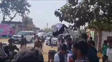 मुख्यमंत्री की प्रगति यात्रा के दौरान एआईएसए कार्यकर्ताओं का विरोध