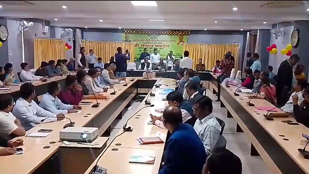 पीएम मोदी के आगमन को लेकर समीक्षा बैठक