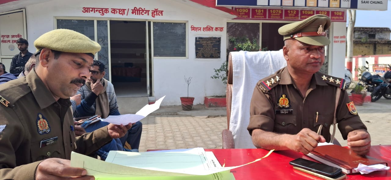 समाधान दिवस में सुनी गईं फरियादियों की फरियाद