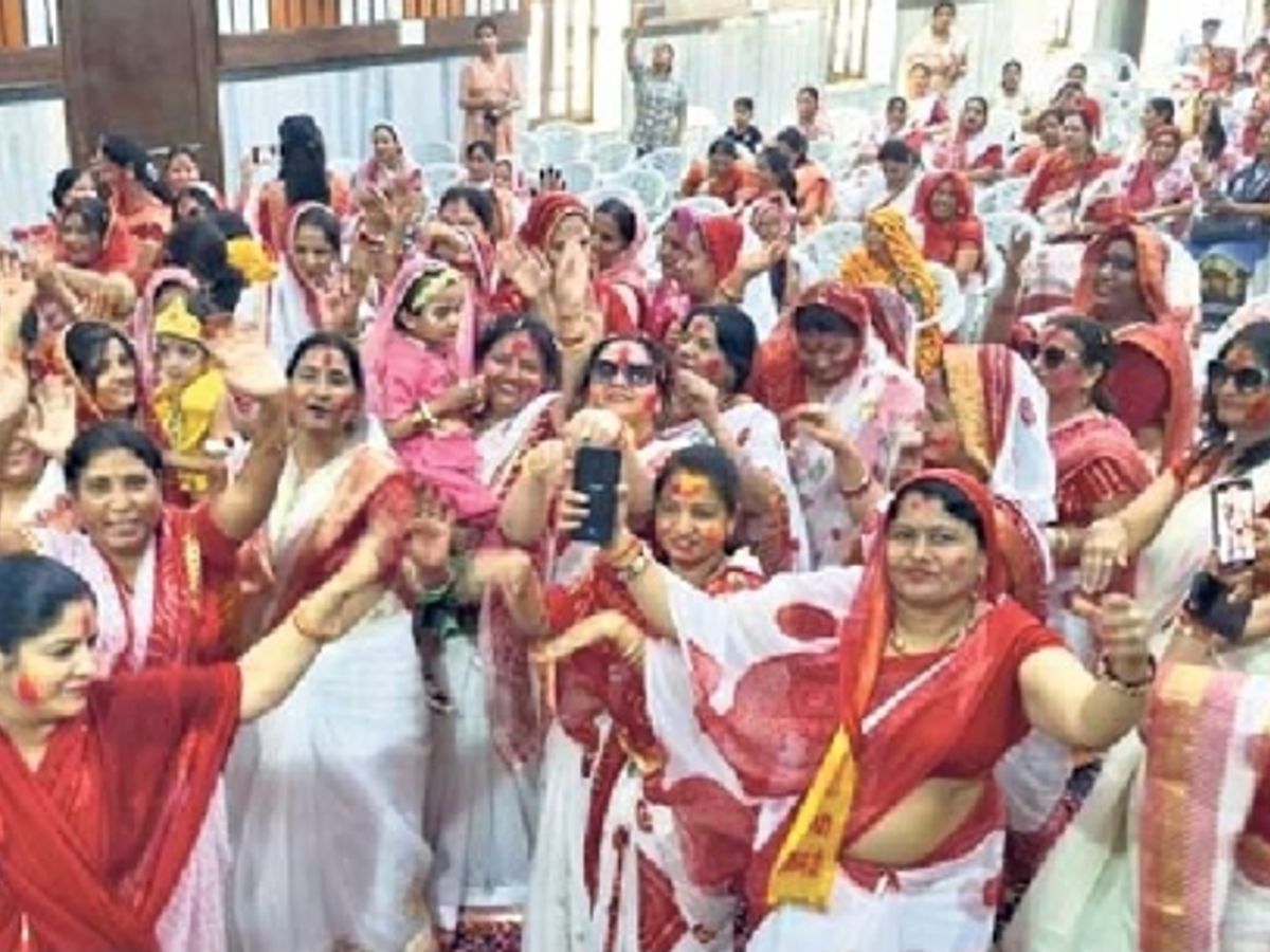 कैसे उड़े अबीर॥