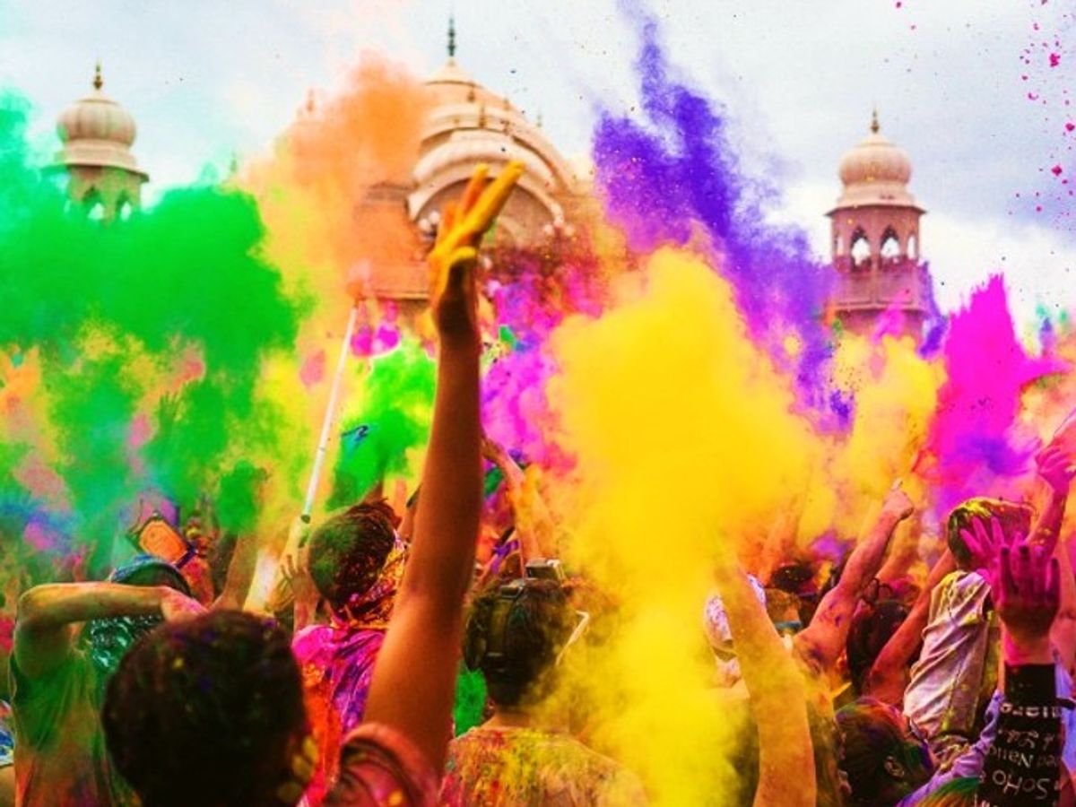 फागुन में यूं प्यार से…