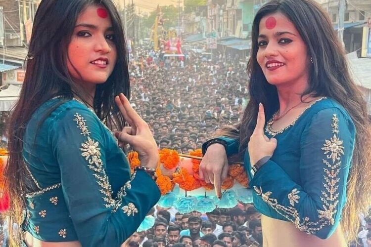 लोककला के नाम पर अश्लीलता का तड़का
