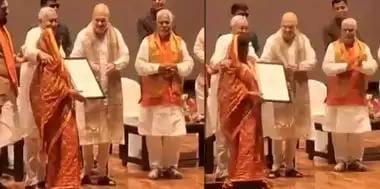 सार्वजनिक मंच पर सीएम नीतीश कुमार की हरकत पर सियासत गर्म