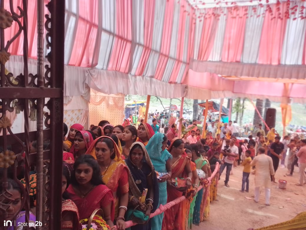 प्रचंड धूप पर भारी पड़ी श्रद्धा