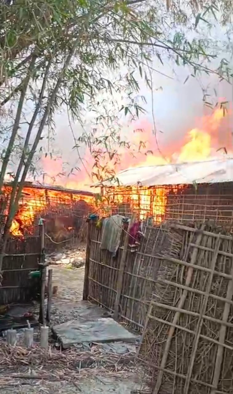 अररिया: झमटा में भीषण आग से मची तबाही, 20 घर जलकर खाक
