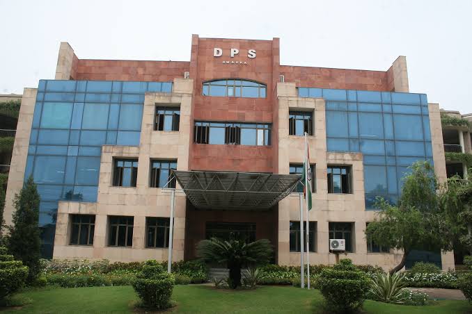डीपीएस द्वारका के मासूम बच्चों को अब तक नहीं मिली राहत, अभिभावकों का फूटा गुस्सा