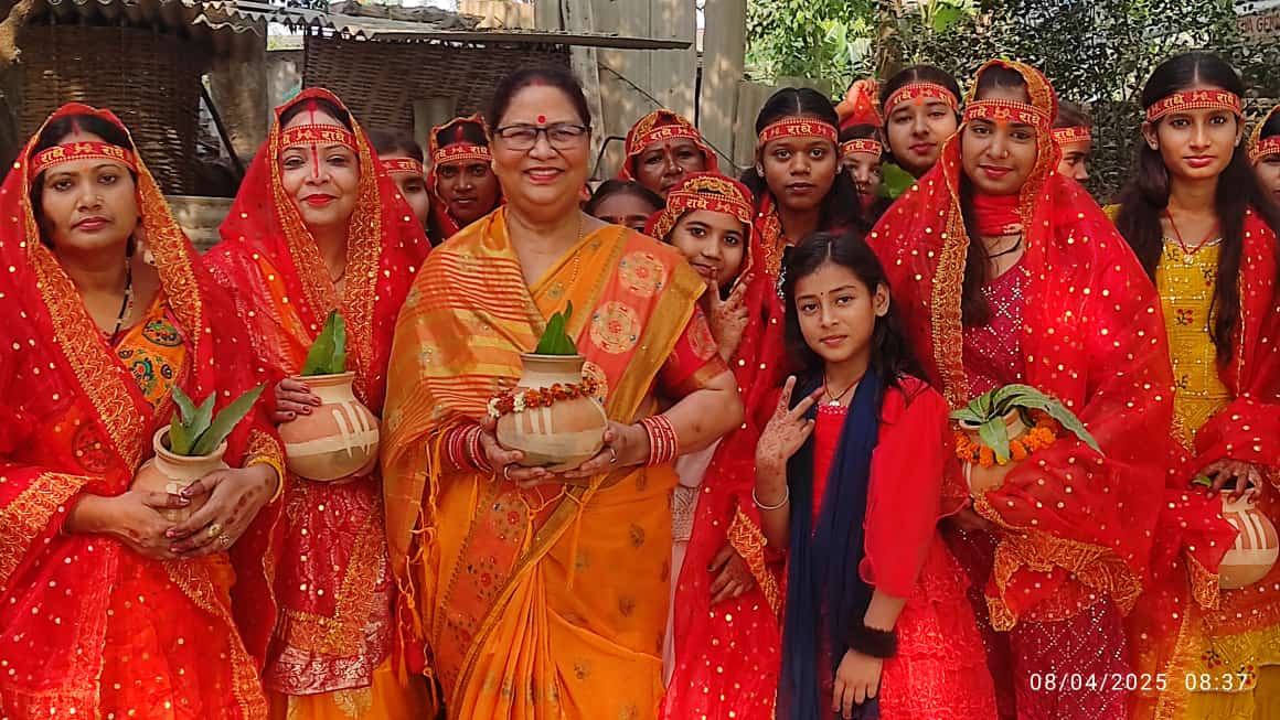 चैनपुर में भव्य कलश यात्रा के साथ शुरू हुआ नौ दिवसीय श्रीमद्भागवत कथा यज्ञ