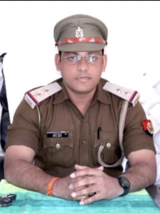 एसपी ने 10 थानों के थाना प्रभारियों को इधर से उधर किया