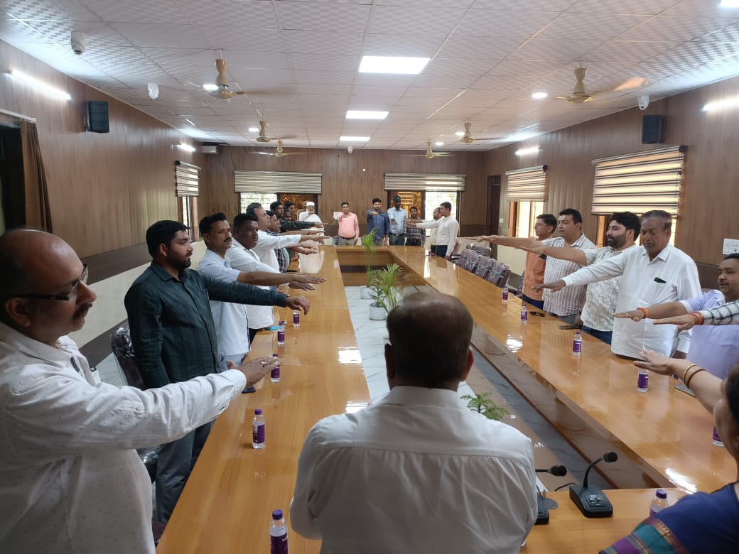 बाबा साहेब की शोभा यात्रा पर पुष्प वर्षा कर गोष्ठी का आयोजन