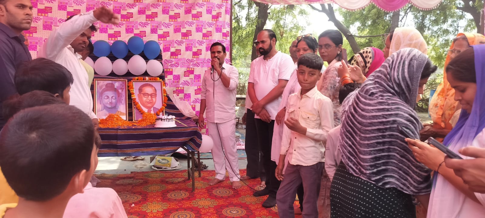 ग्रामीण विकास समिति सोरखा कमेटी ने केक काटकर हर्षोल्लास के साथ मनाई अंबेडकर जयंती