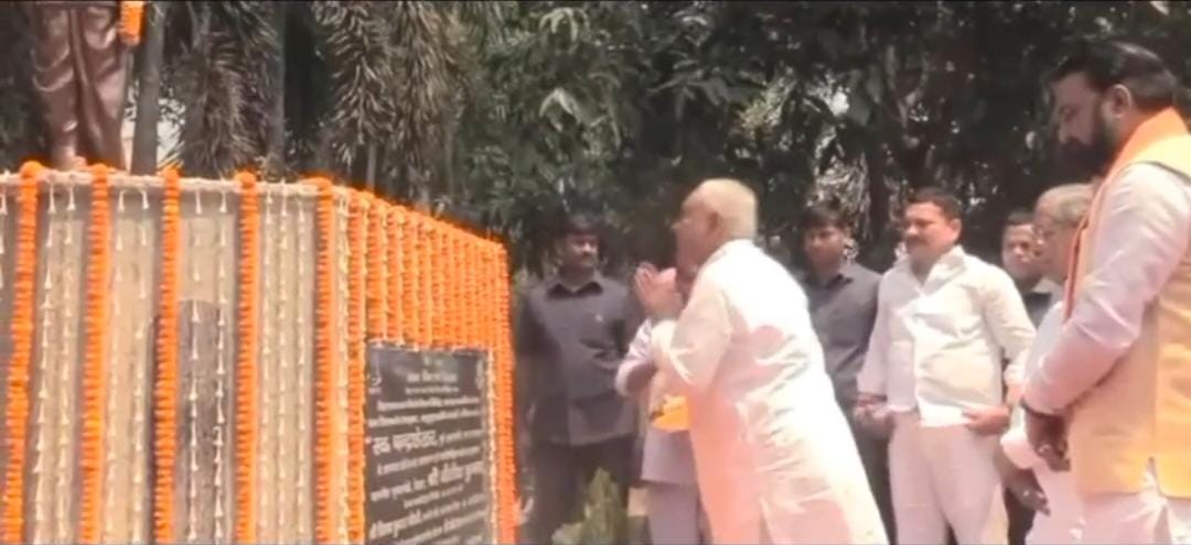 मुख्यमंत्री ने पूर्व प्रधानमंत्री स्व. चन्द्रशेखर को भावभीनी श्रद्धांजलि अर्पित की