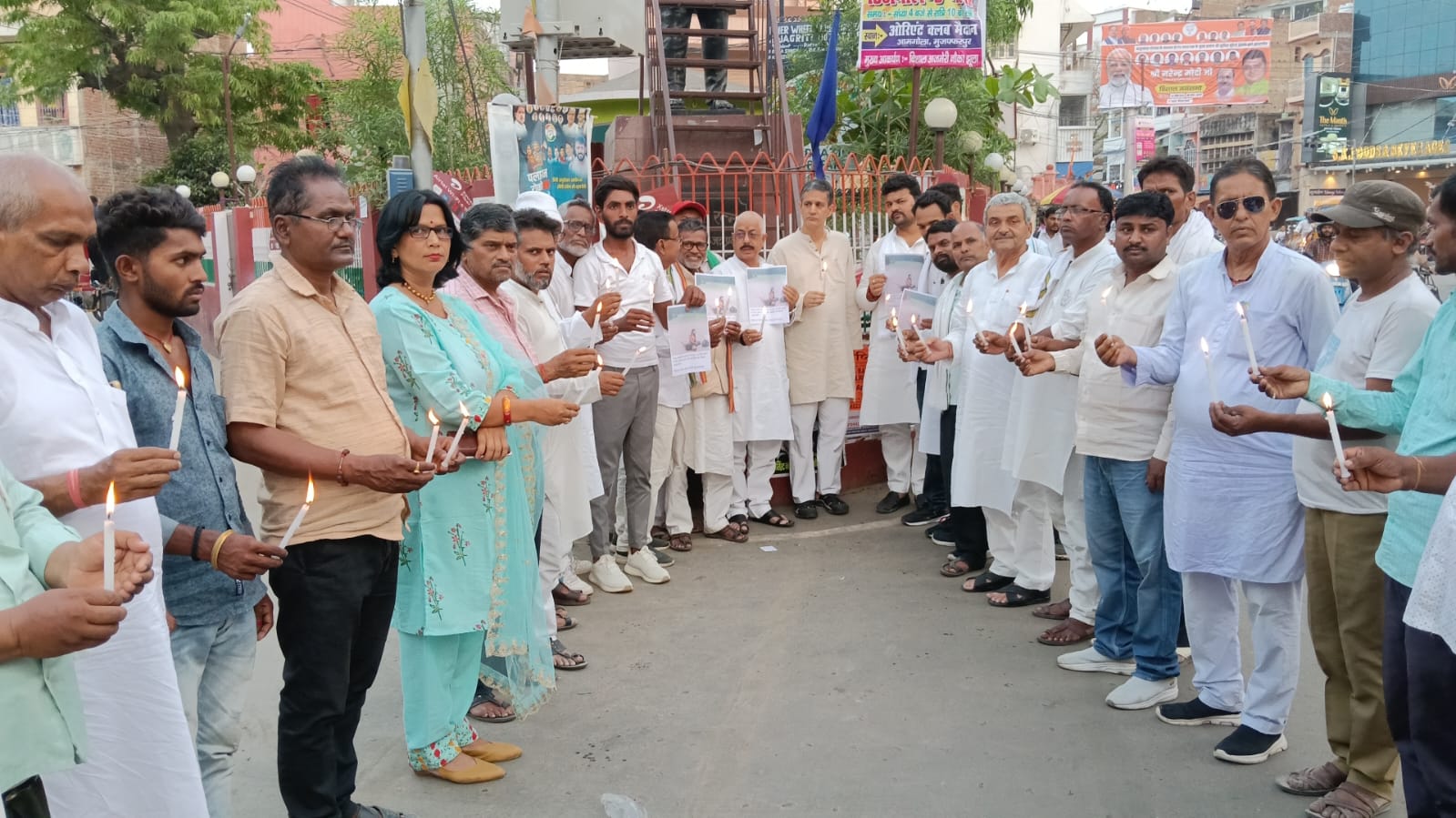 पहलगाम आतंकी हमले के विरोध में कांग्रेस ने निकाला कैंडल मार्च