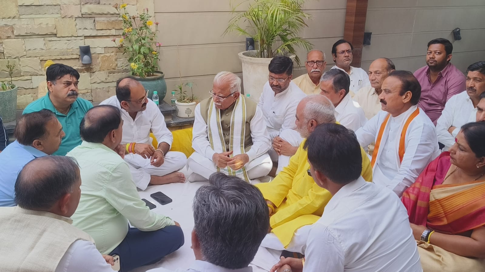 केंद्रीय मंत्री मनोहर लाल ने वरिष्ठ अधिवक्ता भूपेंद्र सिंह राठौर के निधन पर किया शोक व्यक्त