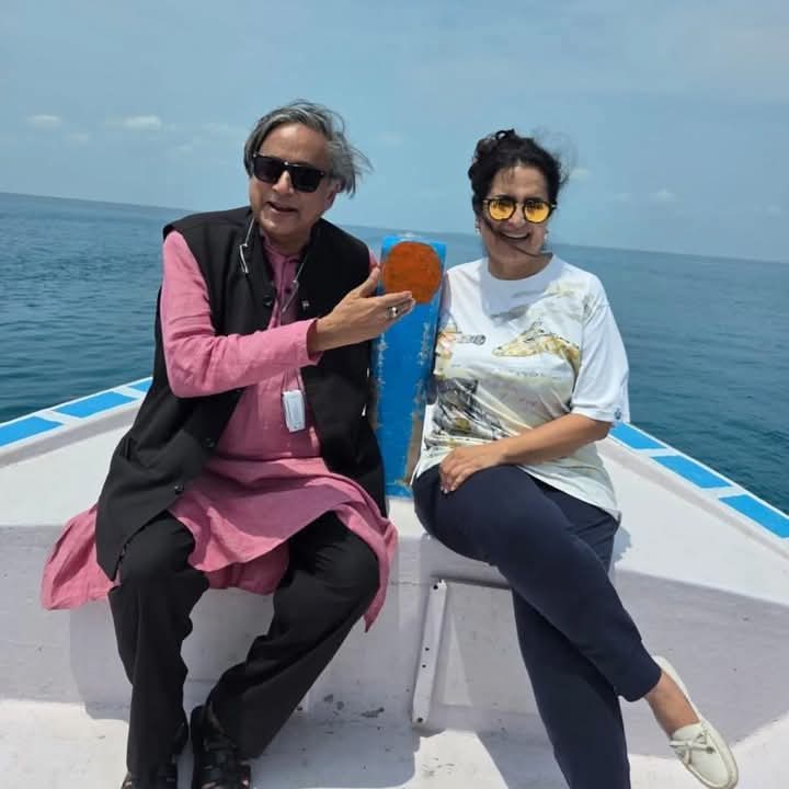 राजनीति की रंगमंचीय दुश्मनी और जनता की असली बेवकूफी