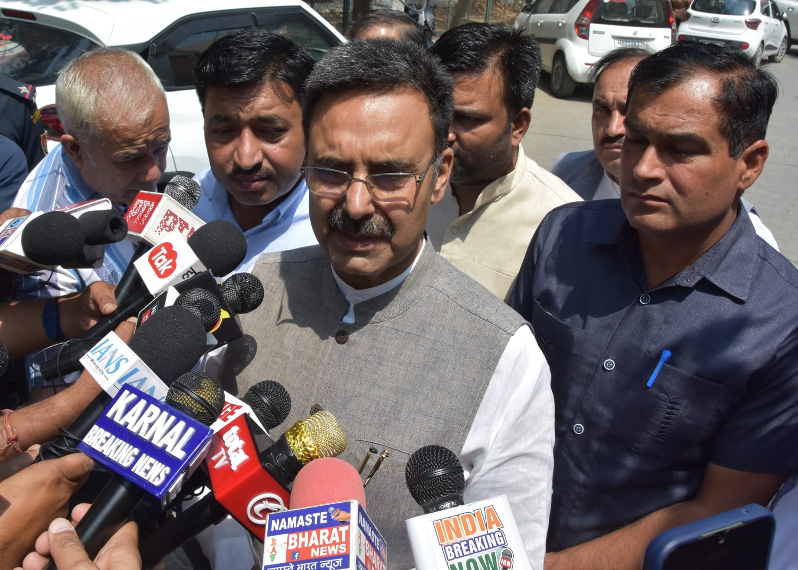 हरियाणा विधानसभा अध्यक्ष हरविन्द्र कल्याण ने बंधाया विनय के परिवार को ढांढस