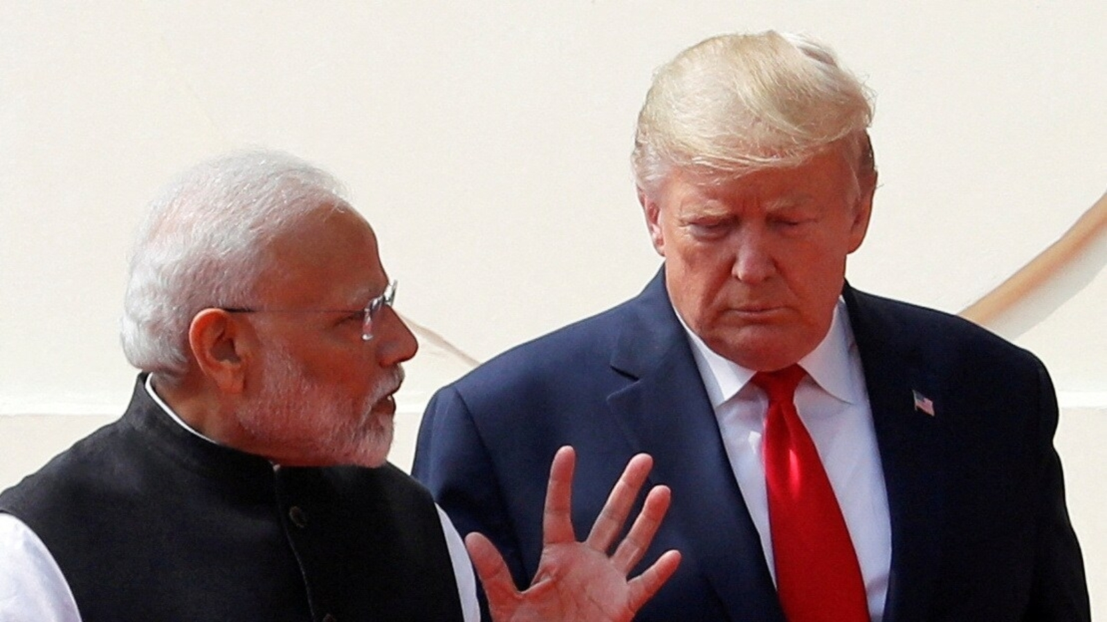 ऐसे में भी कोई सरकार के खिलाफ न बोले ?
