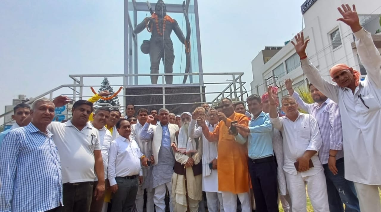 हमें भगवान परशुराम के दिखाए मार्ग पर चलने का संकल्प लेना चाहिए : सुरेंद्र शर्मा