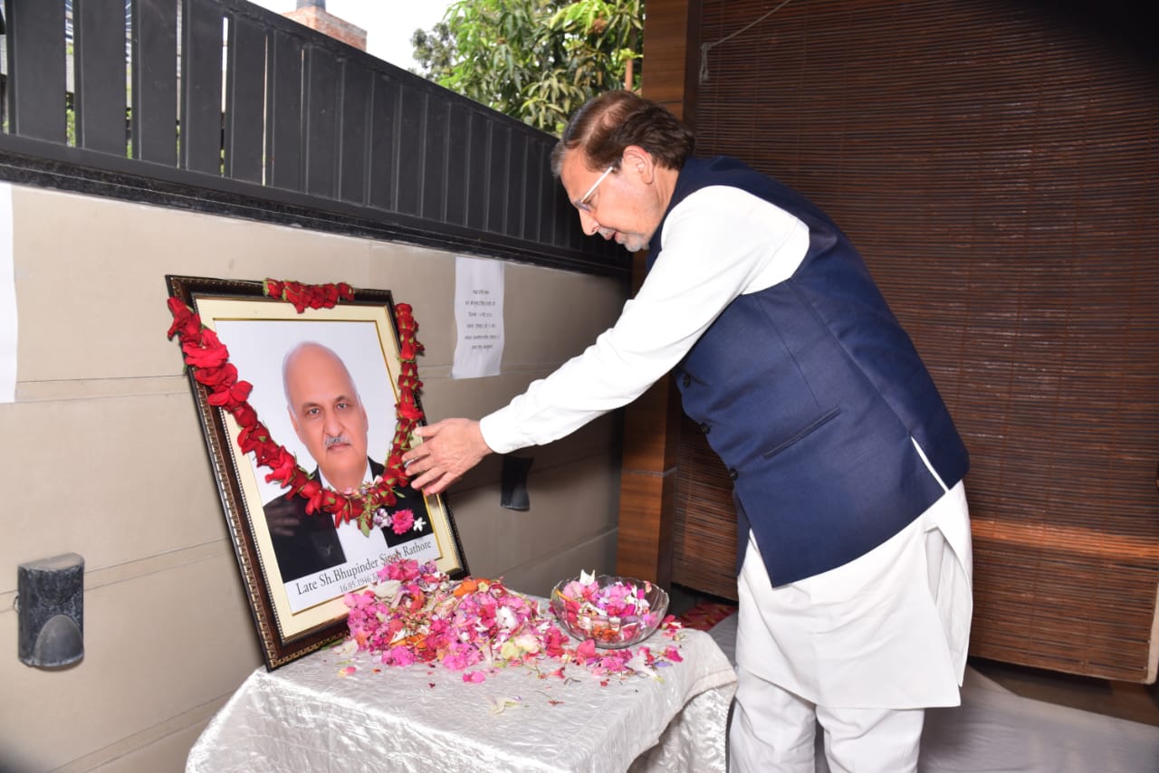 कैबिनेट मंत्री डॉ. अरविंद शर्मा ने वरिष्ठ अधिवक्ता स्वर्गीय श्री भूपेंद्र सिंह राठौर के निधन पर किया शोक व्यक्त, परिवार को दी सांत्वना