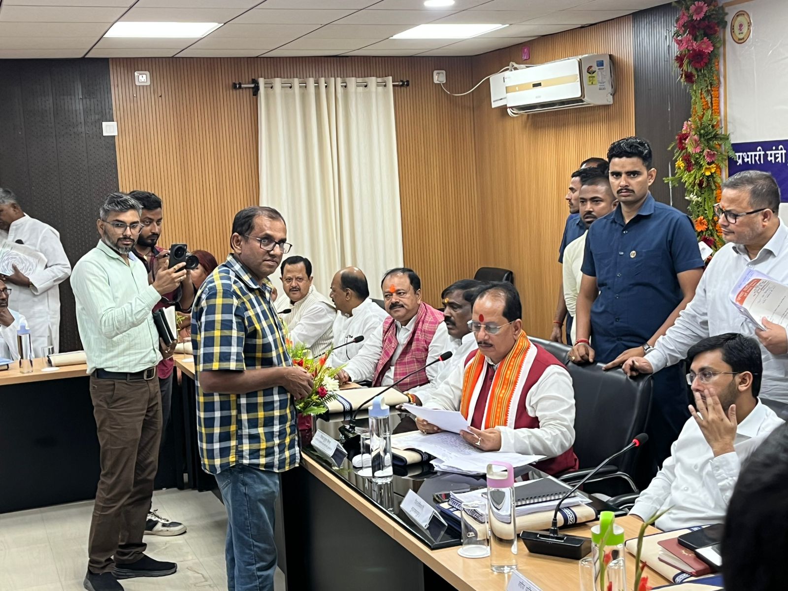 रतवारा-ढोली घाट पर पुल निर्माण : उपमुख्यमंत्री विजय कुमार सिन्हा को सौंपा गया मांग पत्र