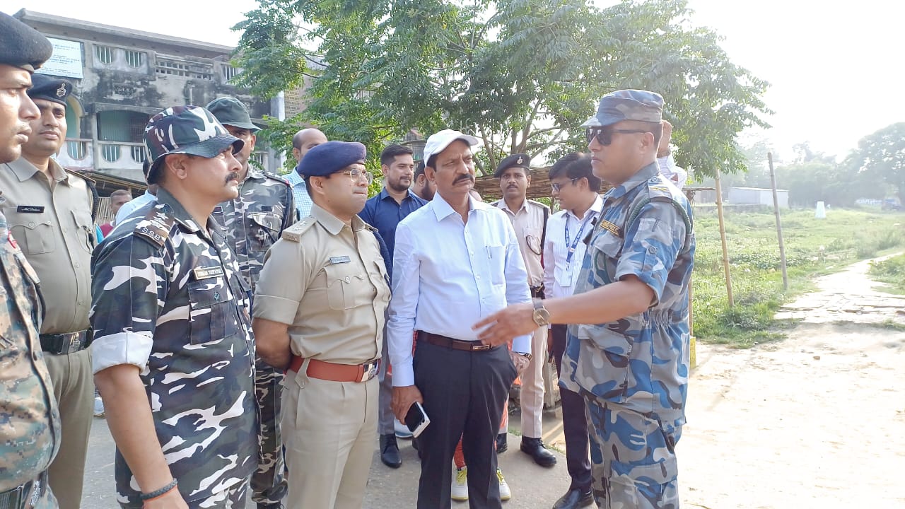  जिलाधिकारी एवं पुलिस अधीक्षक ने पश्चिम चम्पारण जिला के सीमावर्ती क्षेत्रों का लिया जायजा