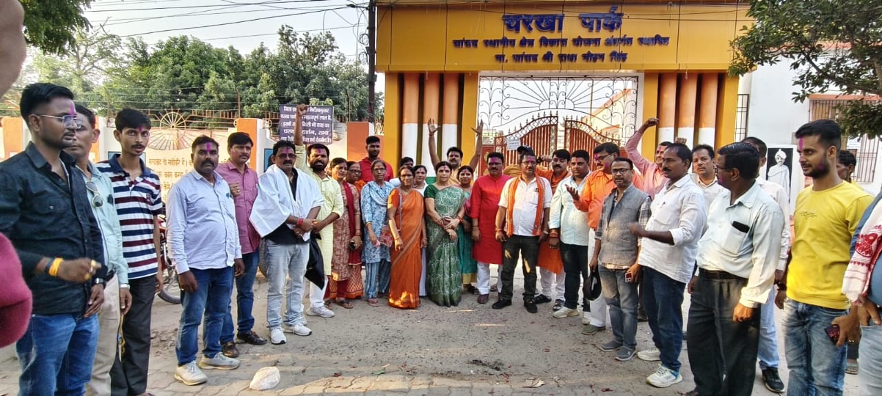 पाक के आतंकी ठिकानों पर भारतीय सेना के एयर स्ट्राइक से भाजपाइयों ने मनाया जश्न