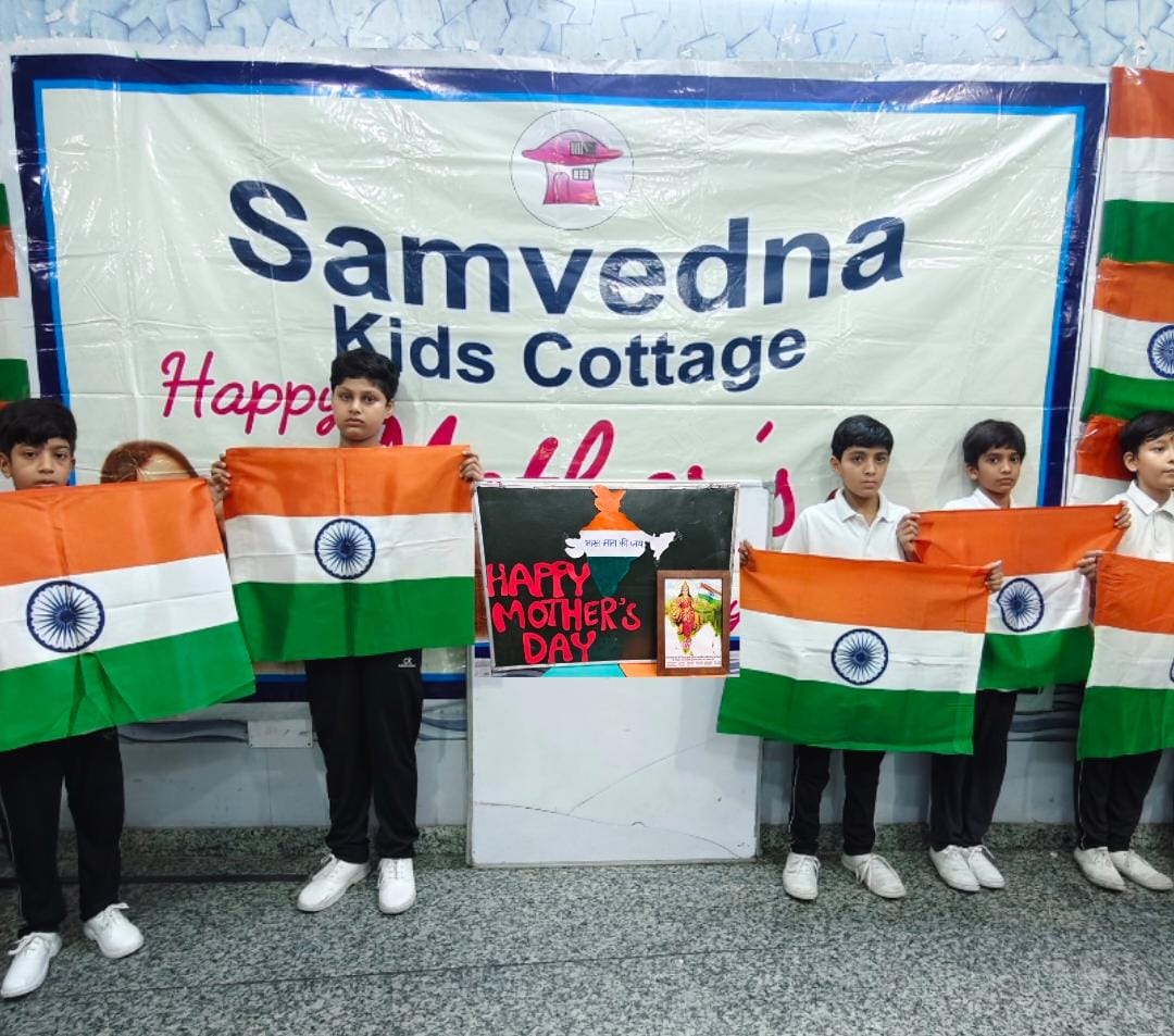 मुरादाबाद : मातृत्व दिवस की पूर्व सन्ध्या पर संवेदना स्कूल में मातृ दिवस मनाया गया