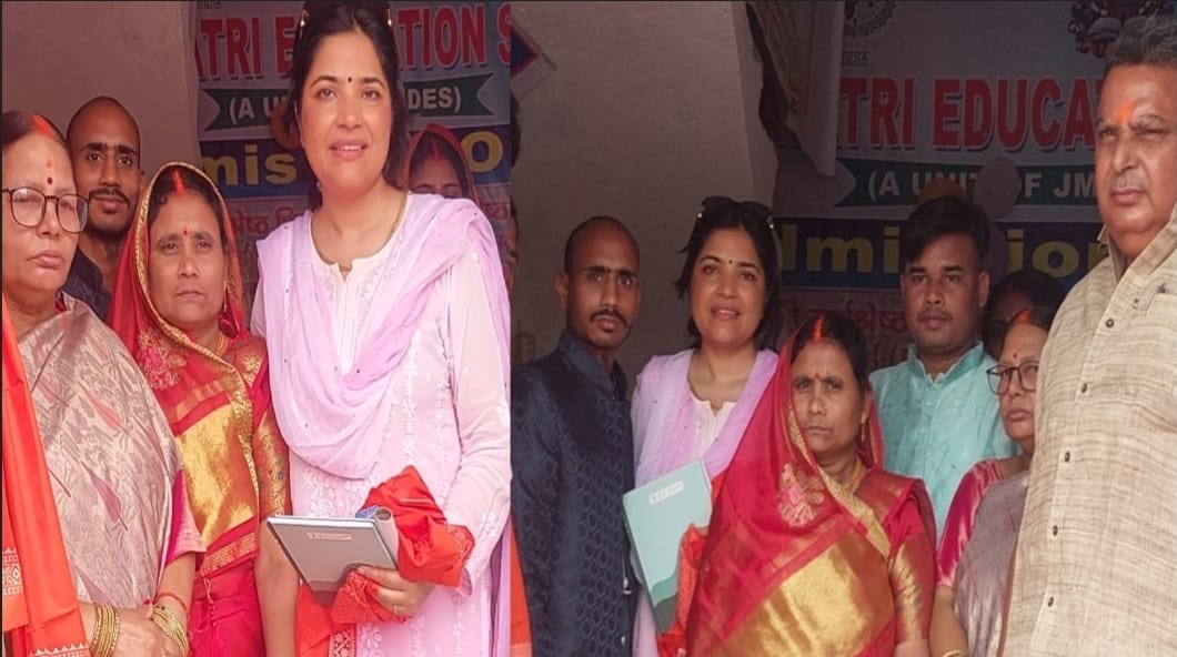 मां गायत्री एजुकेशन सर्विस का उद्घाटन मदनमोहन तिवारी, गायत्री देवी, समीक्षा शर्मा के द्वारा फीता काट कर किया गया
