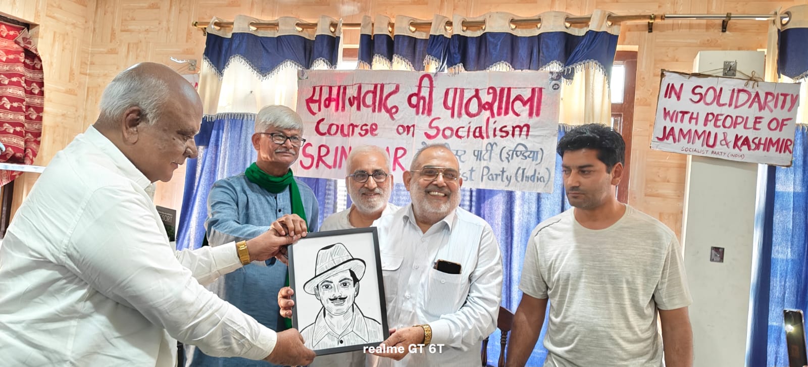 कश्मीर में 5 दिन, अनुत्तरित सवालों का जवाब कौन देगा : डॉ. सुनीलम