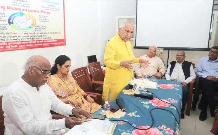गौशालाओं से 20 लाख रोजगारों का हुआ सृजन, केन्द्रीय रोजगार मंत्री ने की सराहना