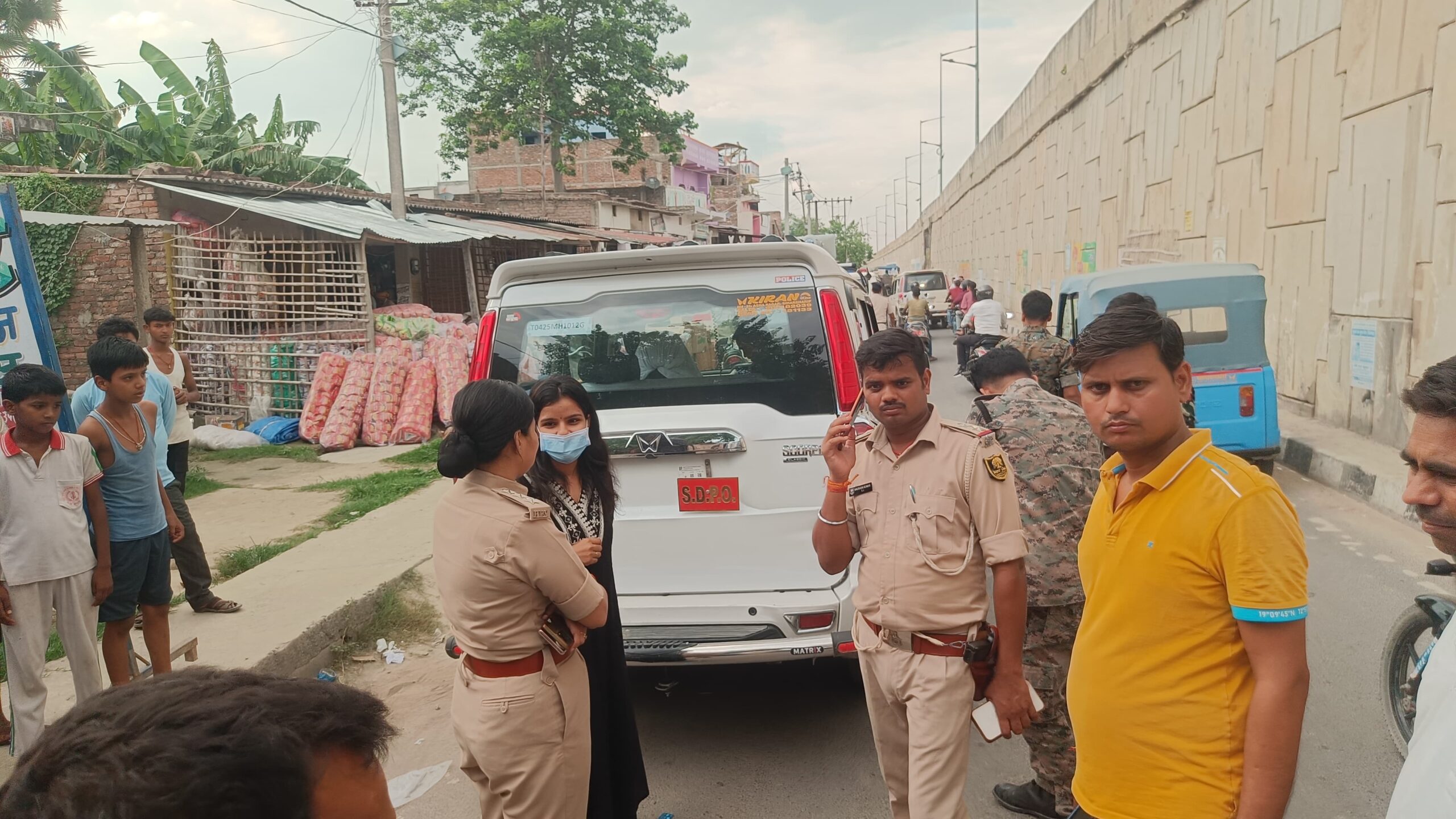 गोरौल में ज्वेलरी शॉप से 20 लाख की लूट