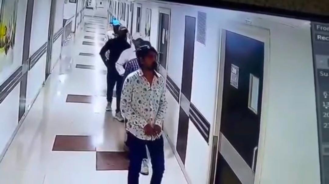 पटना के महंगे अस्पताल ‘पारस’ में चली गोली